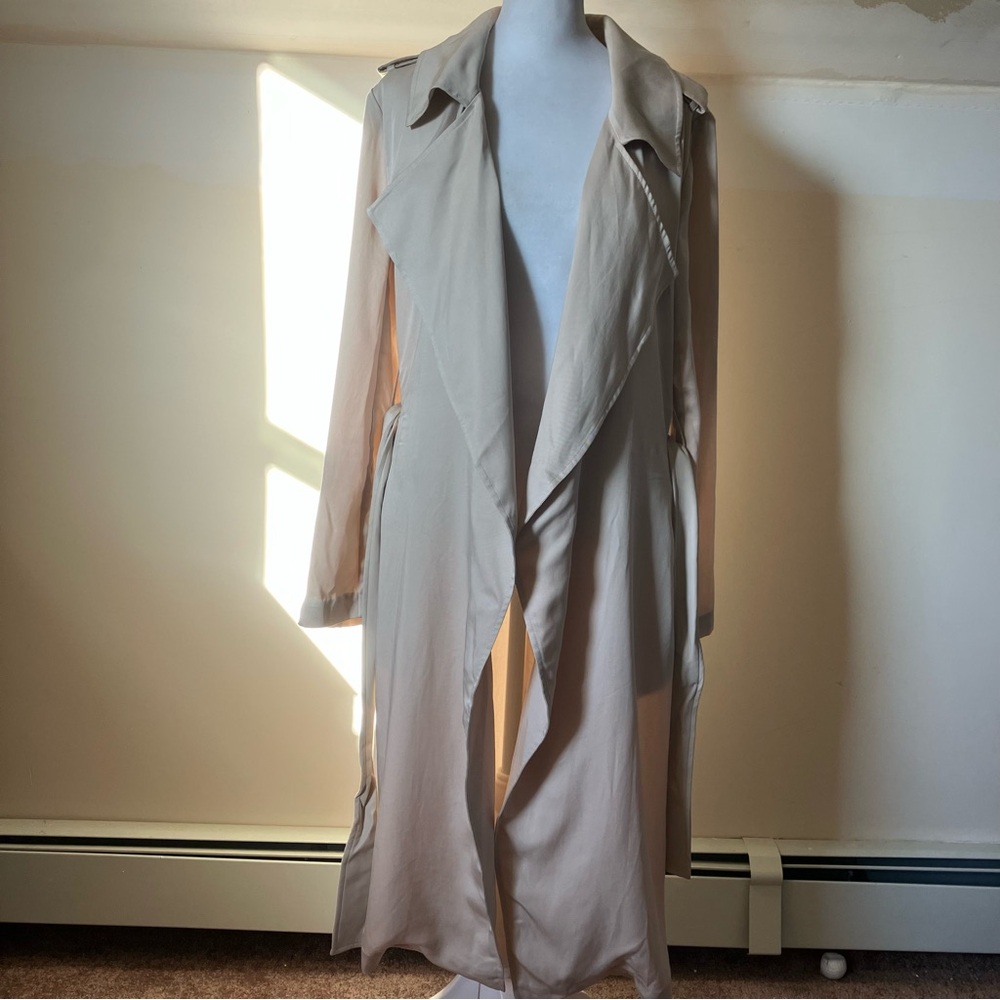 Badgley Mischka Tan / Cream Angelina Belted Trench Coat size Medium - Picture 6 of 14